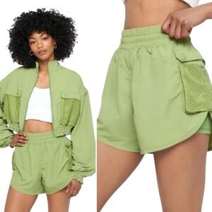 Spiritual Gangster Demi Cargo Shorts Green Size Medium Mesh Pocket Lined NWT